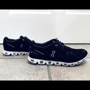 Swiss Engineering- On Cloud Black Sneakers